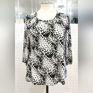 Women's Black and White Patterned Top